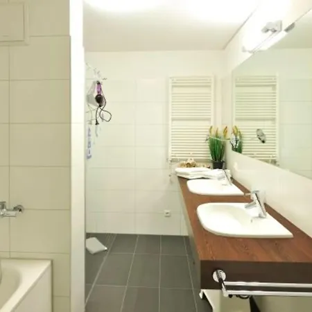 Apartmenthaus Hafenspitze Ap 28, Blickrichtung Innenstadtbinnenhafen 公寓